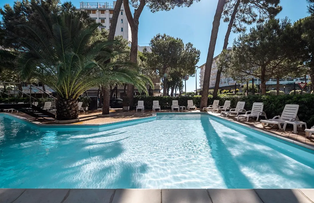 Hotel Corona Milano Marittima-1