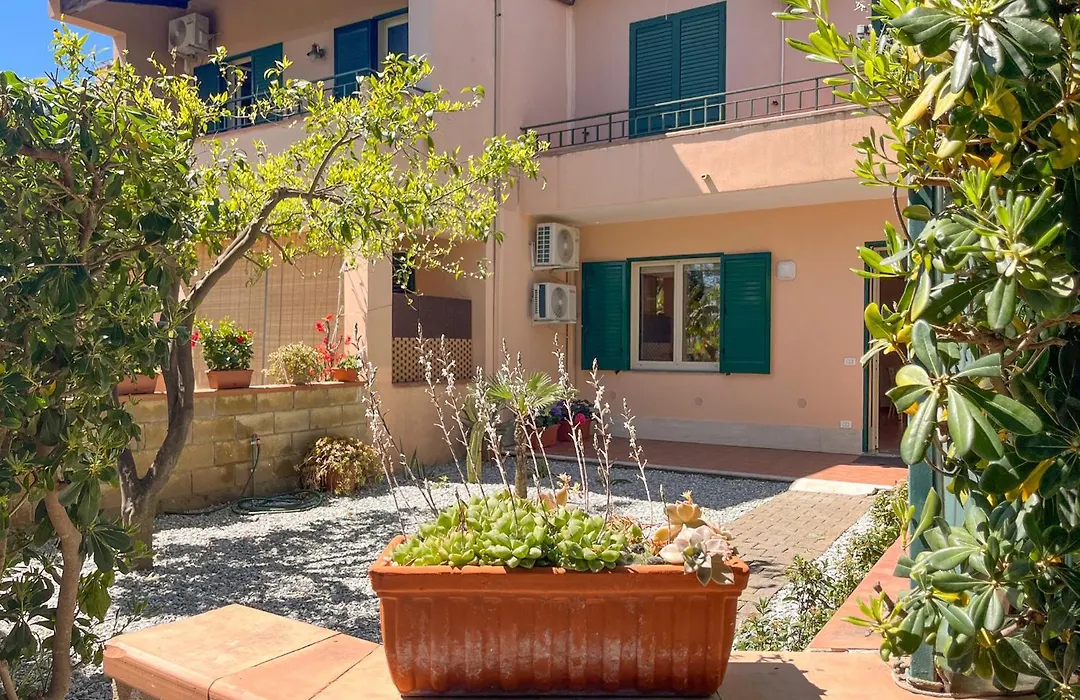 Casa Vacanze Al Mandorlo-1