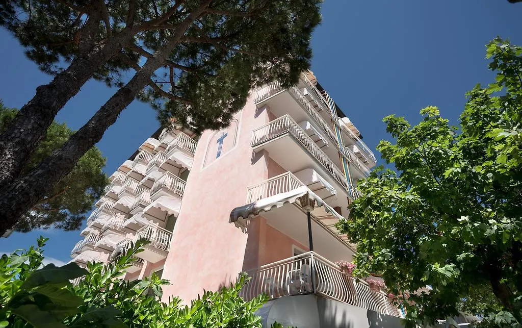 Hotel Trevi-1