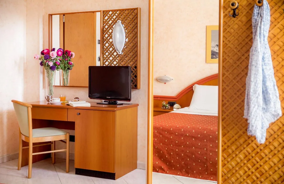 Hotel Gabriella-1
