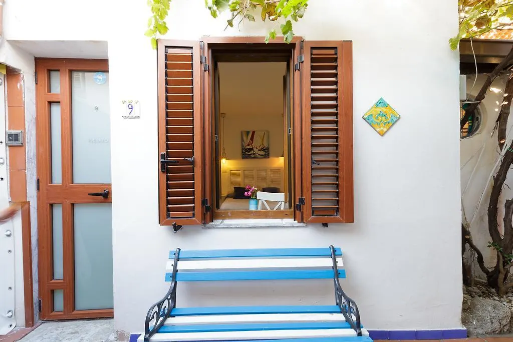 Beach Hotel 14Leoni B&B-1