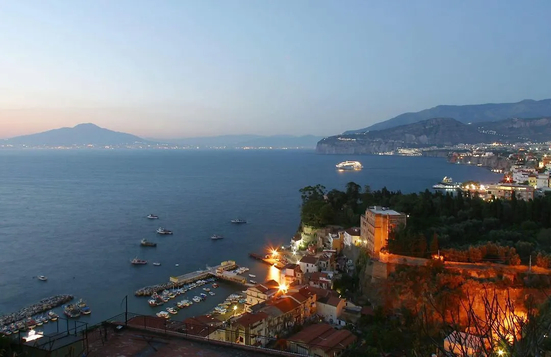 Suite Home Sorrento-1