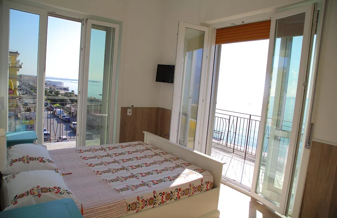 B&B Tramonto Sul Mare-1
