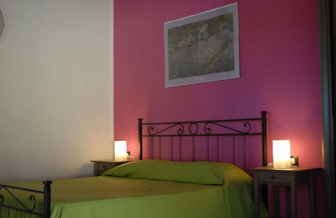 Samarcanda Hotel & Parking Di Parmigiani Silvia-1