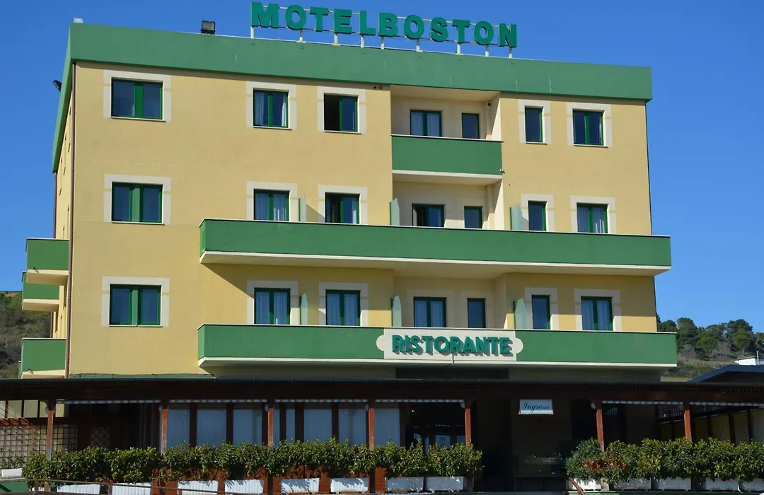 Motel Boston-1