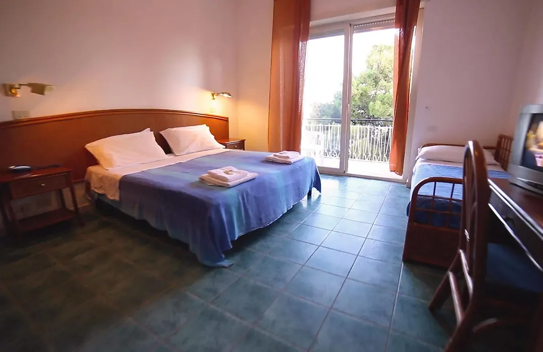 Hotel Punta Licosa-1