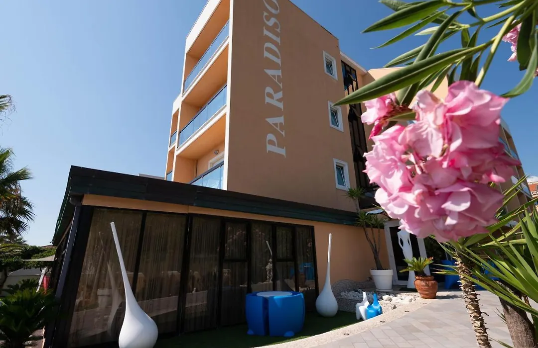 Hotel Paradiso-1