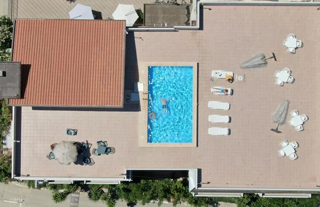 Hotel Nel Pineto-1