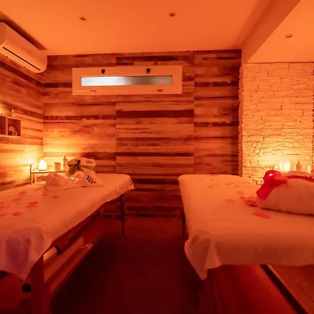 White Apartments & Spa-3