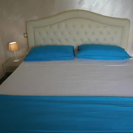 Guest House Emily Suites Sorrento-3