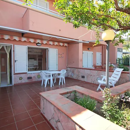 Villetta Santa Lucia con patio e giardino by Wonderful Italy-2