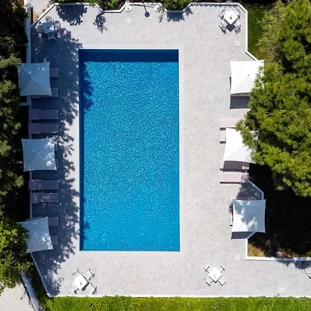 Club Hotel-2