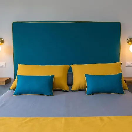 Sorrento Pool&Suites-3