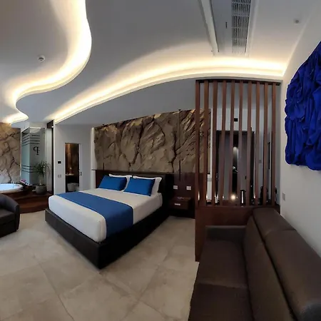Palazzo Ferrucci Luxury Suites-2