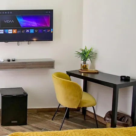 Lustru Apartment-3