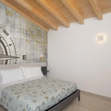 Theodore Rooms-3