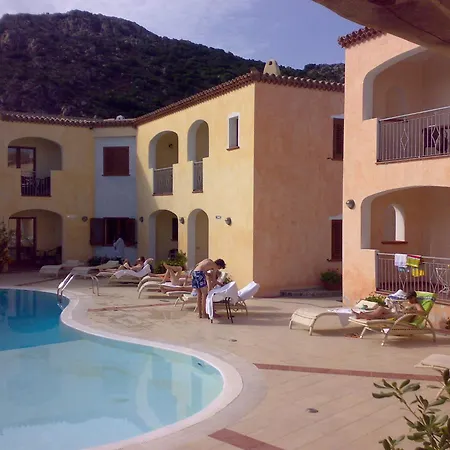 Hotel Monti Di Mola-3