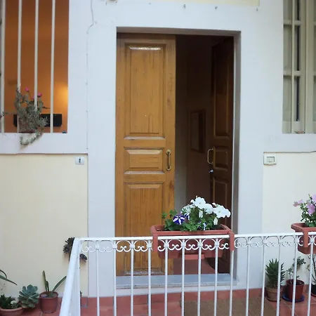 B&B Caravaggio Basic Rooms Near Ortigia-2