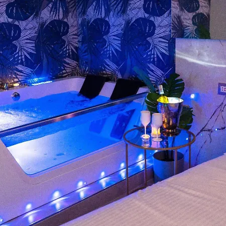 MAZZINI LUXURY JACUZZY SUITE Catania-3