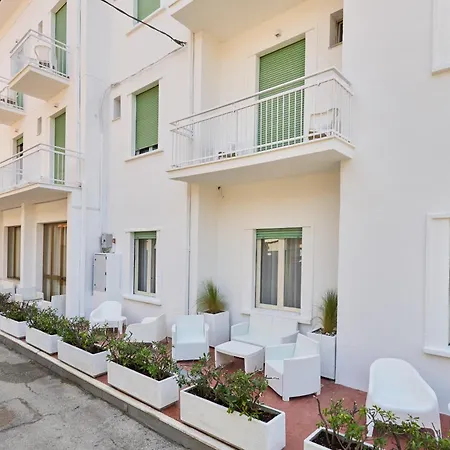 Hotel Jolanda-3