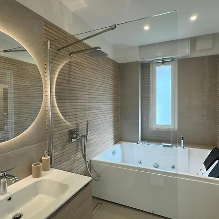 Casa Febo, in centro con parcheggio privato a 200 mt dal mare-2