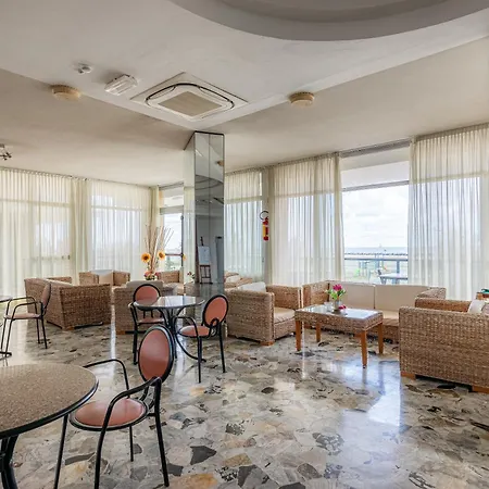 Hotel Crown-2