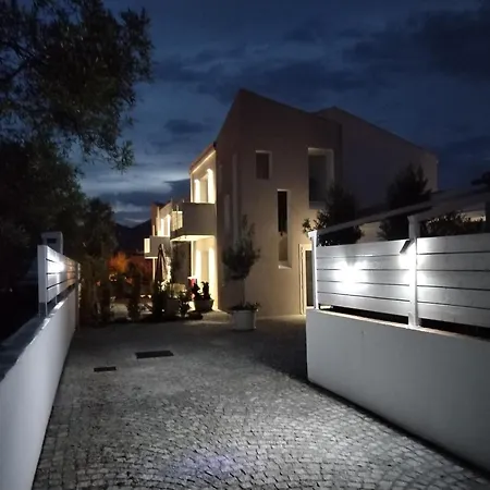 Villa Est-2