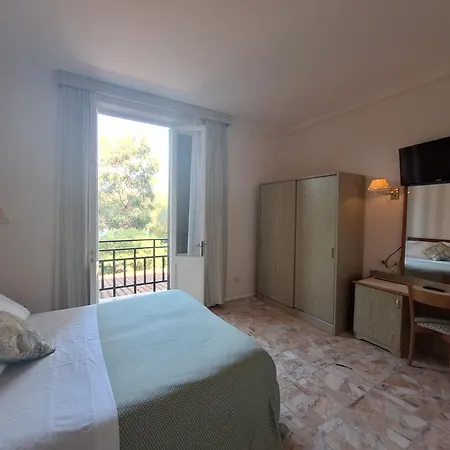 Hotel Villa Tiziana-3