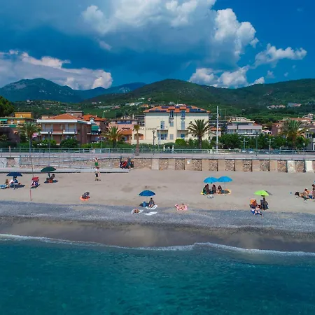 Residence Villa Carmen fronte mare a 50 mt-3