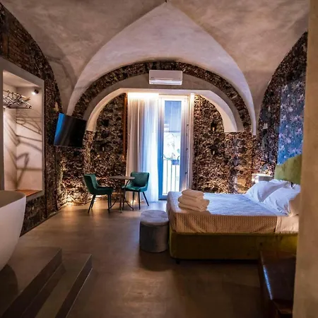 Charme Catania Central Suites-3
