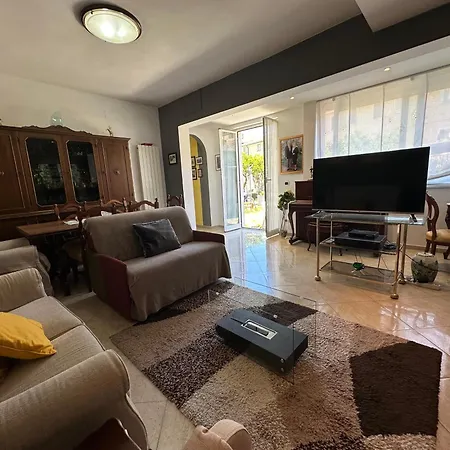 Villa Marcellina - Piazza San Giovanni, Giardino Privato, Jacuzzi, Barbecue e Parcheggio Privato-2