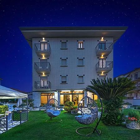 Hotel Harmony-Smile-3
