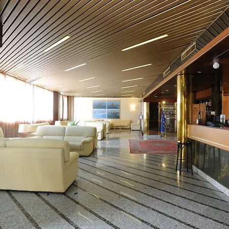 Hotel President-3