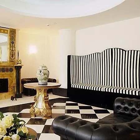 M Glamour Hotel-2