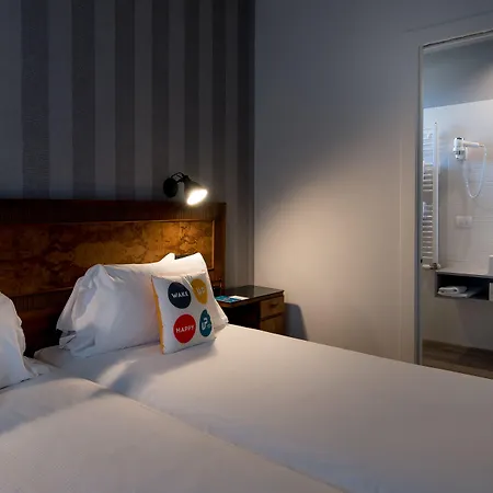 Up Hotel-2