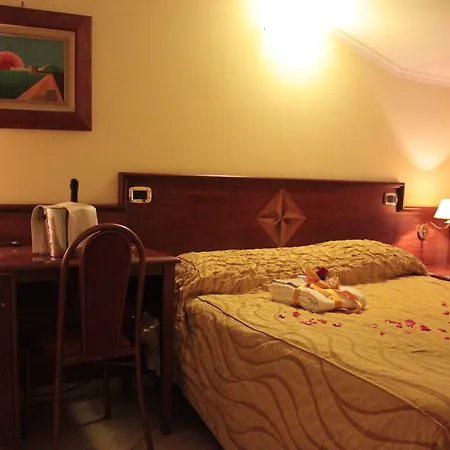 Lion'S Hotel-2