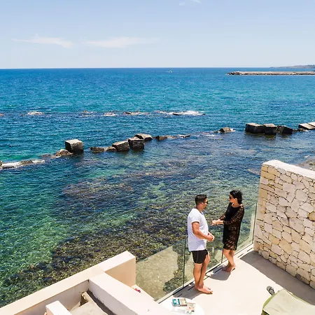 Re Dionisio Luxury Suites-3