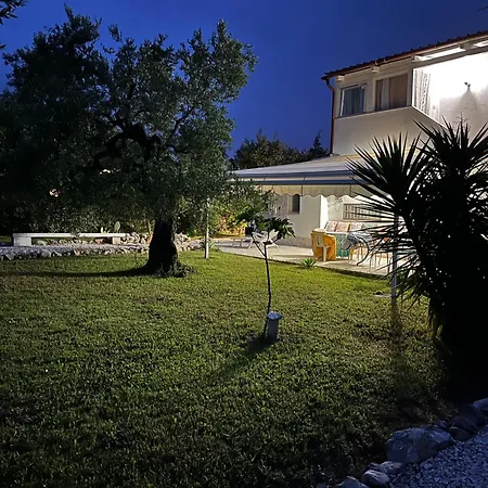 B&B Villa Mediterranea With Private Parking-2