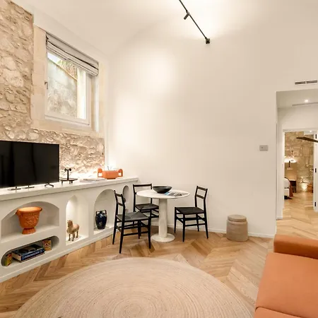 Cool Dreams Luxury Rooms-2