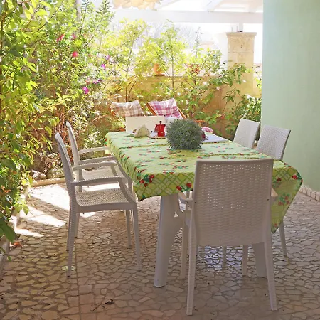 Toto Residence-3