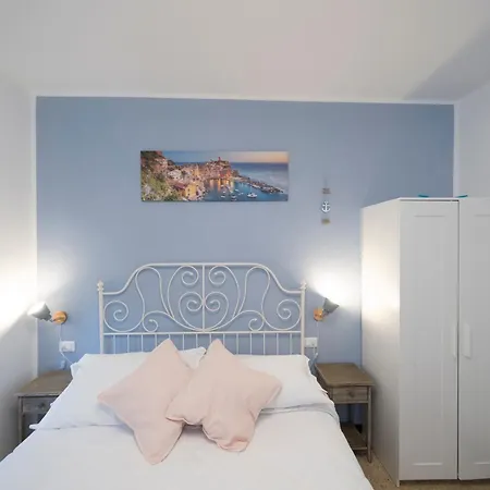 Pippo a Vernazza Rooms-3