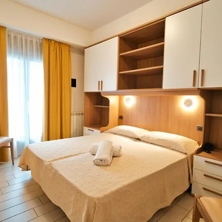 Hotel Ideal Sottomarina-3