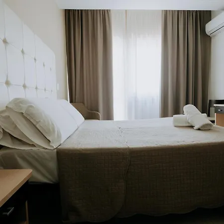 Hotel Holiday-3