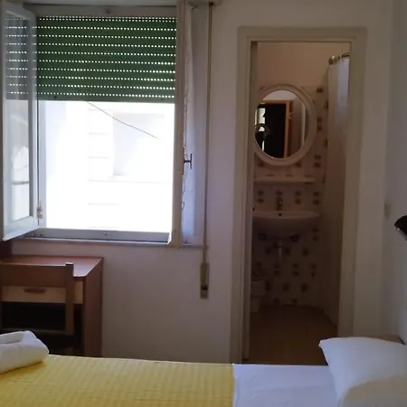 Fiorina Bed&Breakfast - Colazione fino a mezzogiorno - Beach Village gratuito - Parcheggio moto gratis e videosorvegliato-2