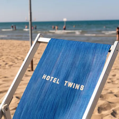 Hotel Twins-3