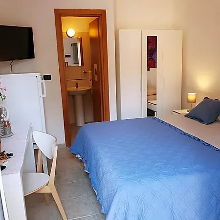 Rooms In The Beach-3