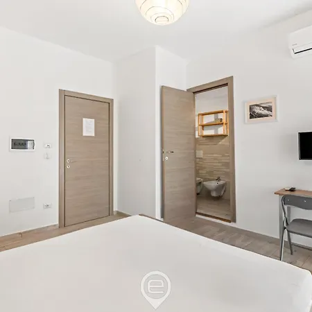 La camera chiara - Elegant Suites-3