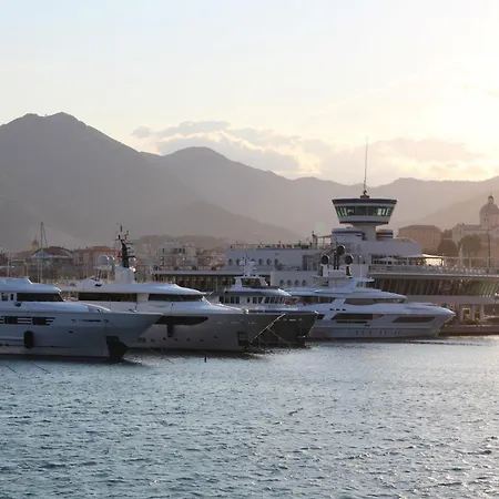 Yacht Club Marina di Loano | UNA Esperienze-3