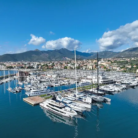 Yacht Club Marina di Loano | UNA Esperienze-2