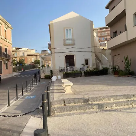 Lakkios Charming Suites And Rooms-2